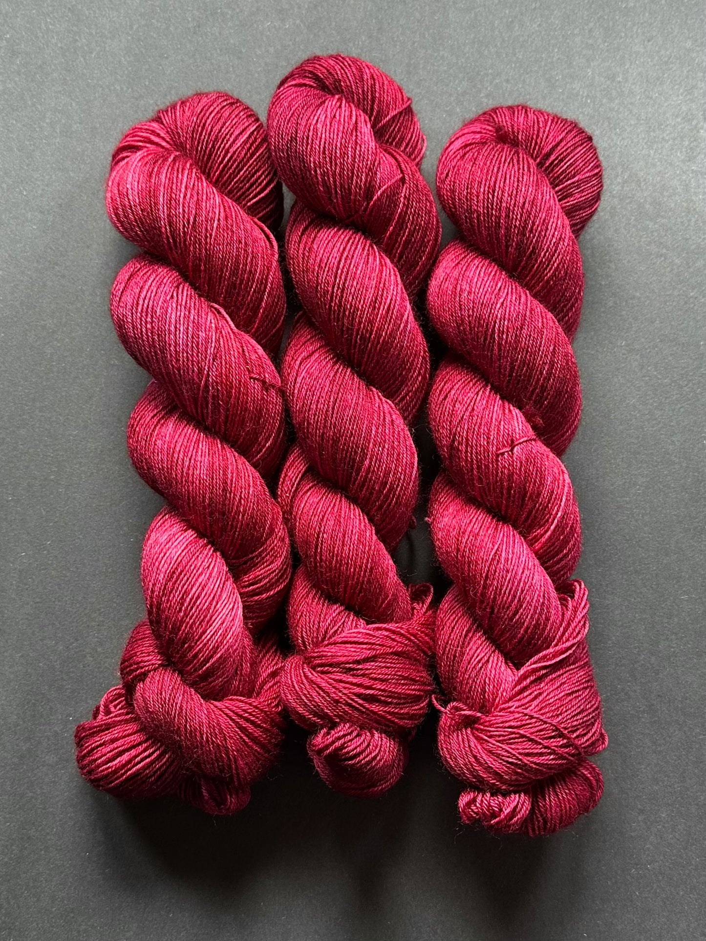 “Frog and Cranberries” Superwash BFL 4ply Sock