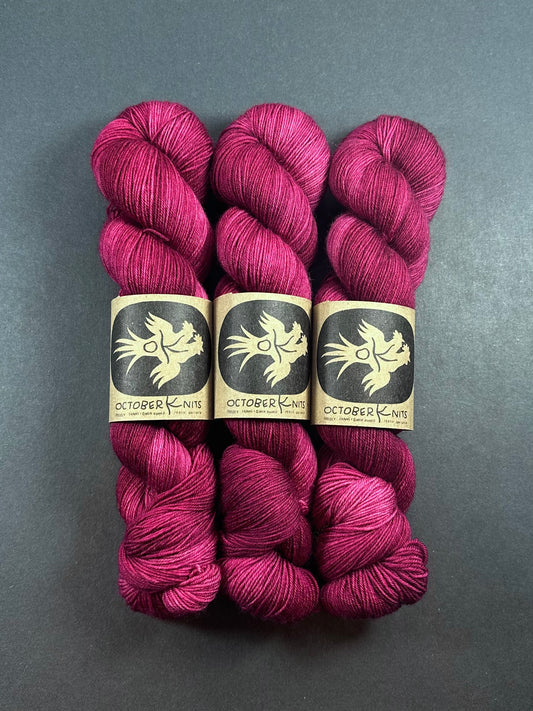 “Frog and Cranberries” Superwash BFL 4ply Sock
